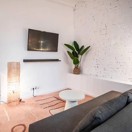 44poc1062 - Newly Decorated In Poble Sec Barcelona