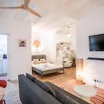 44poc1062 - Newly Decorated In Poble Sec Barcelona